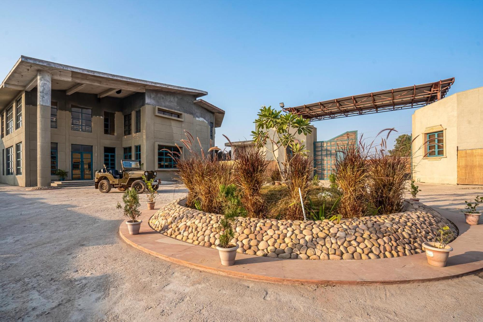 Sesaipura Palpur Fort A Kuno Wildlife Resort, Morawan מראה חיצוני תמונה